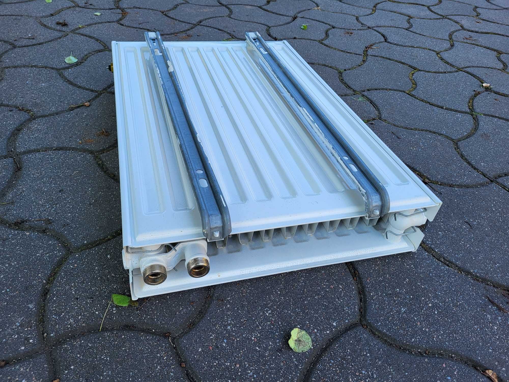 Purmo Plan Compact 400x600 nowy ze wspornikami zaworami
