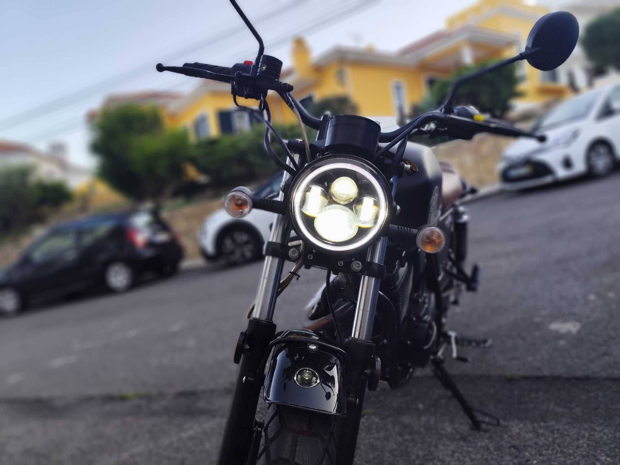 Moto 125cc "Nova" estilo Retro.Apenas 1600 quilómetros.Marca UM.