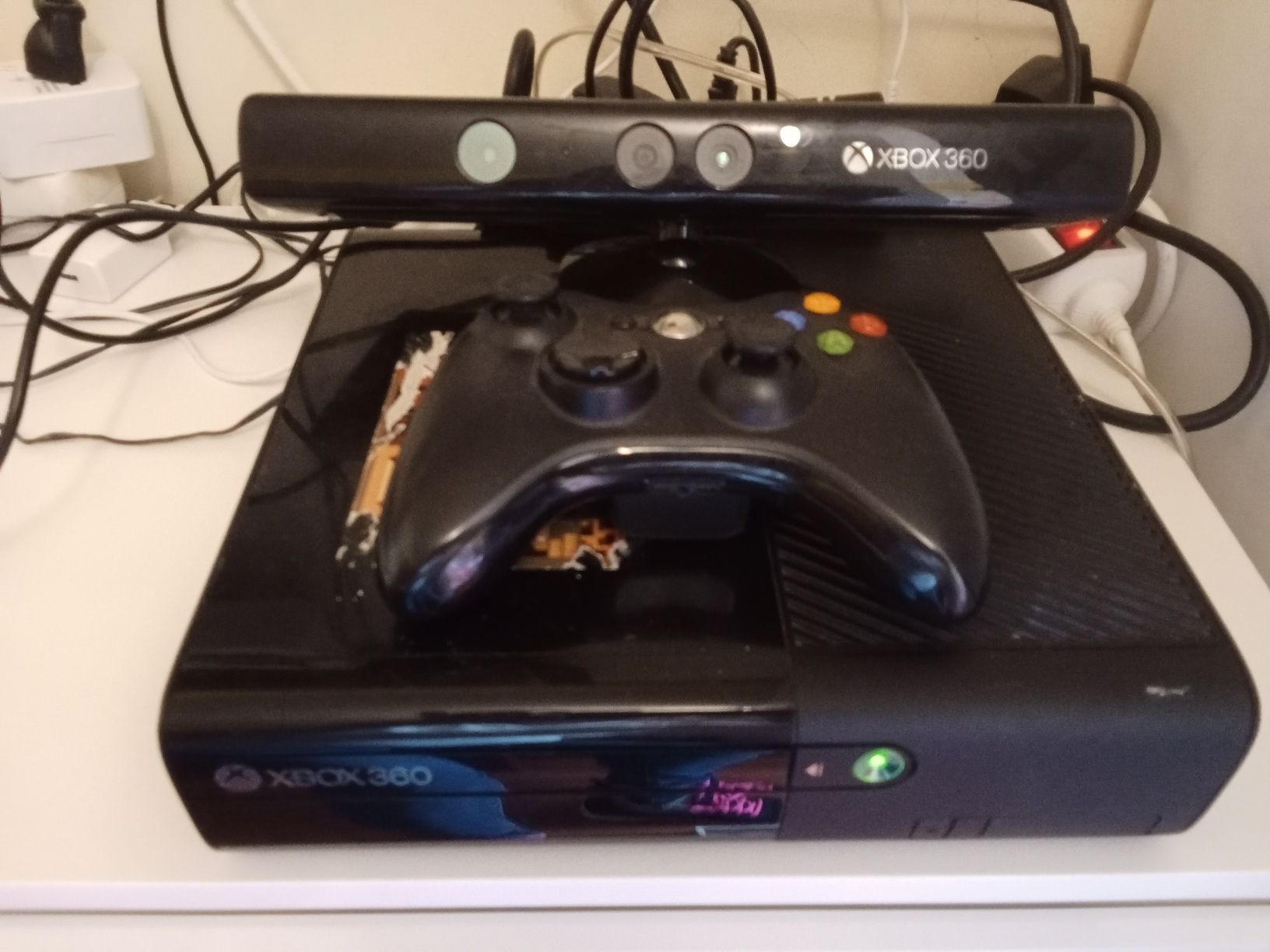Xbox 360 com Jogos e Guitarra de banda hero