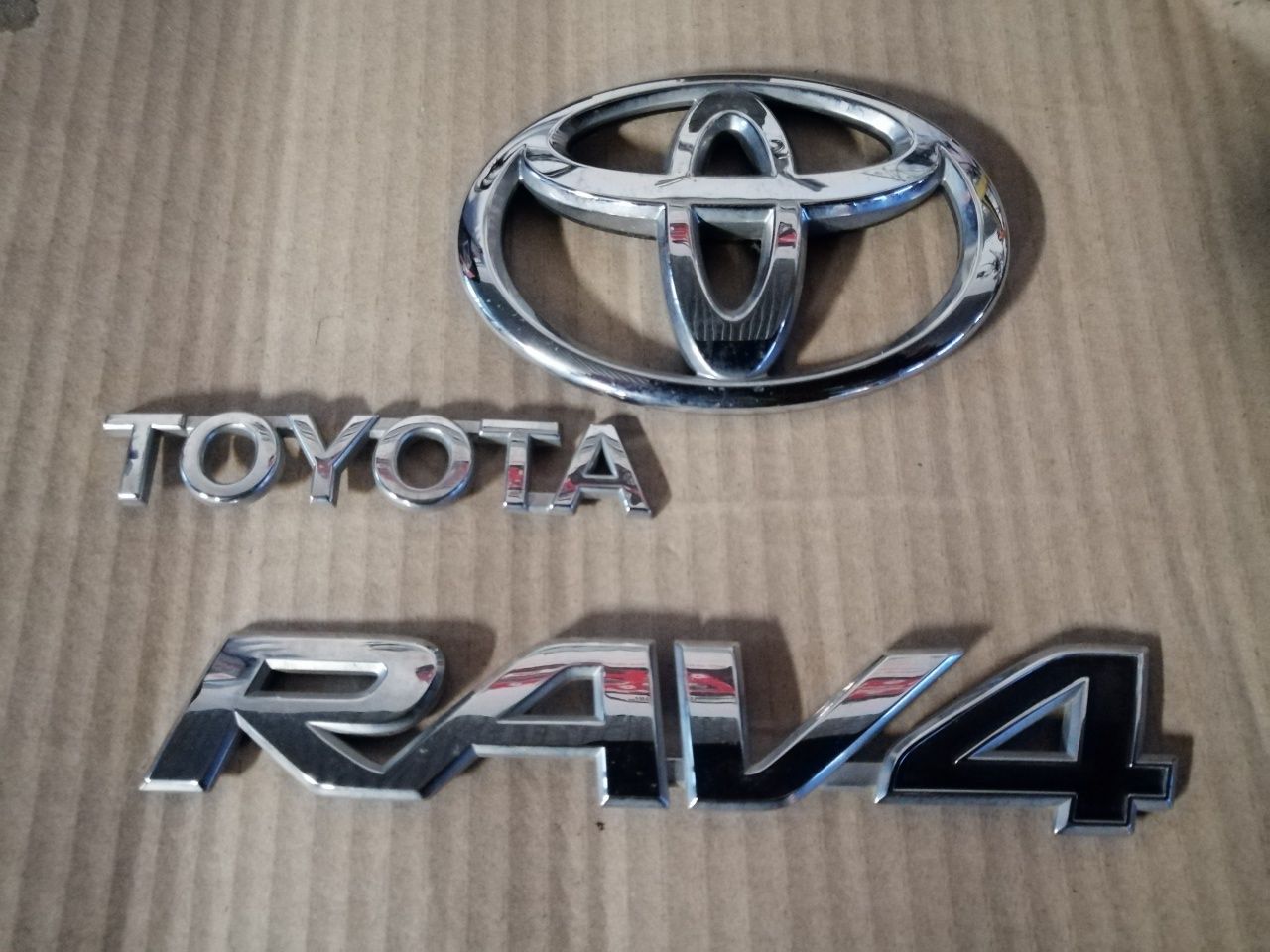 Belka tylna Toyota Rav 4
