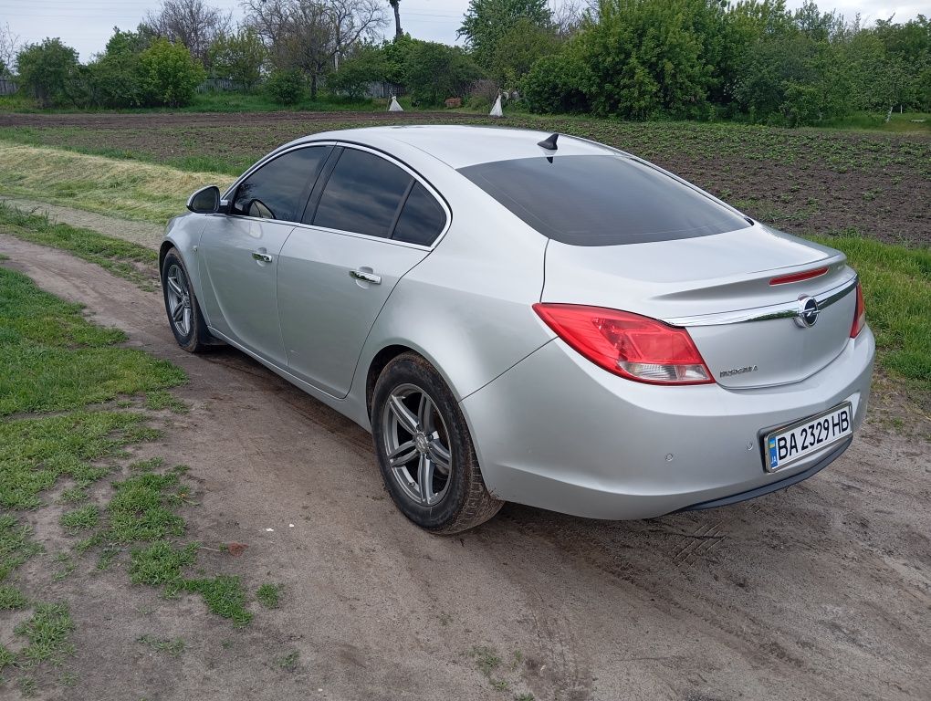 Продам Опель інсігнія 10 рік