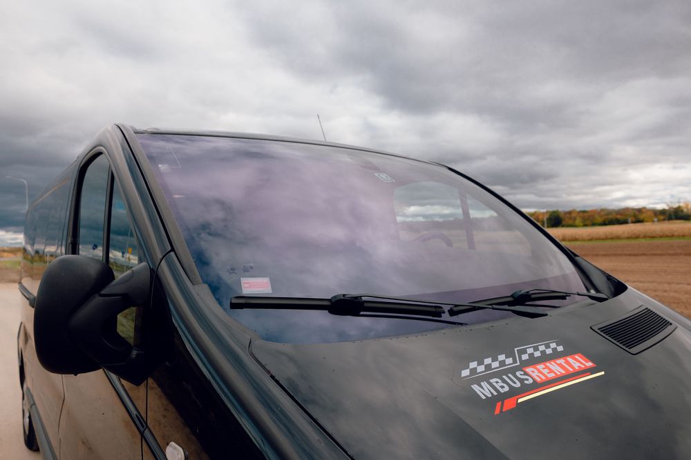 Wynajem busów 9 os. LONG / furgon blaszak z najazdami / winieta CZ