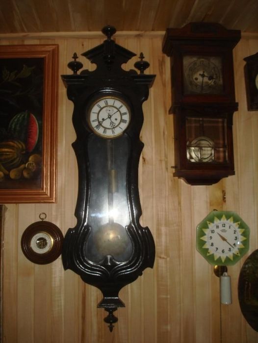 Годинники старинні.