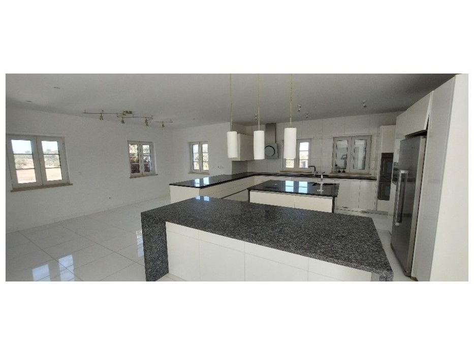 MORADIA (638 m2), Anexo (152 m2)