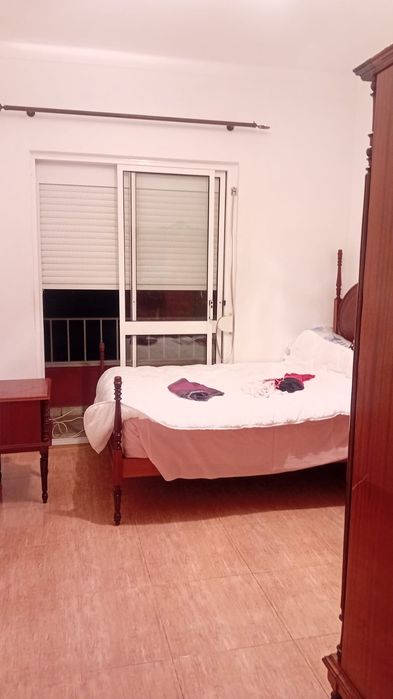 Cama de  casal em bom estado