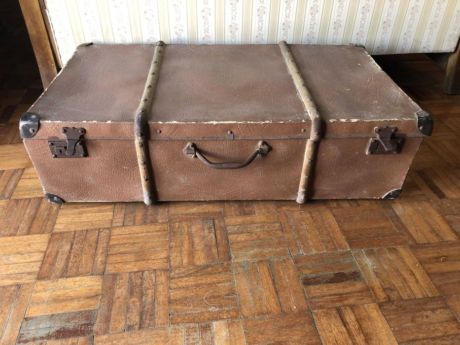 mala de viagem muito antiga