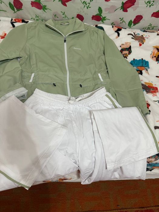 Спортивний та гарний костюм