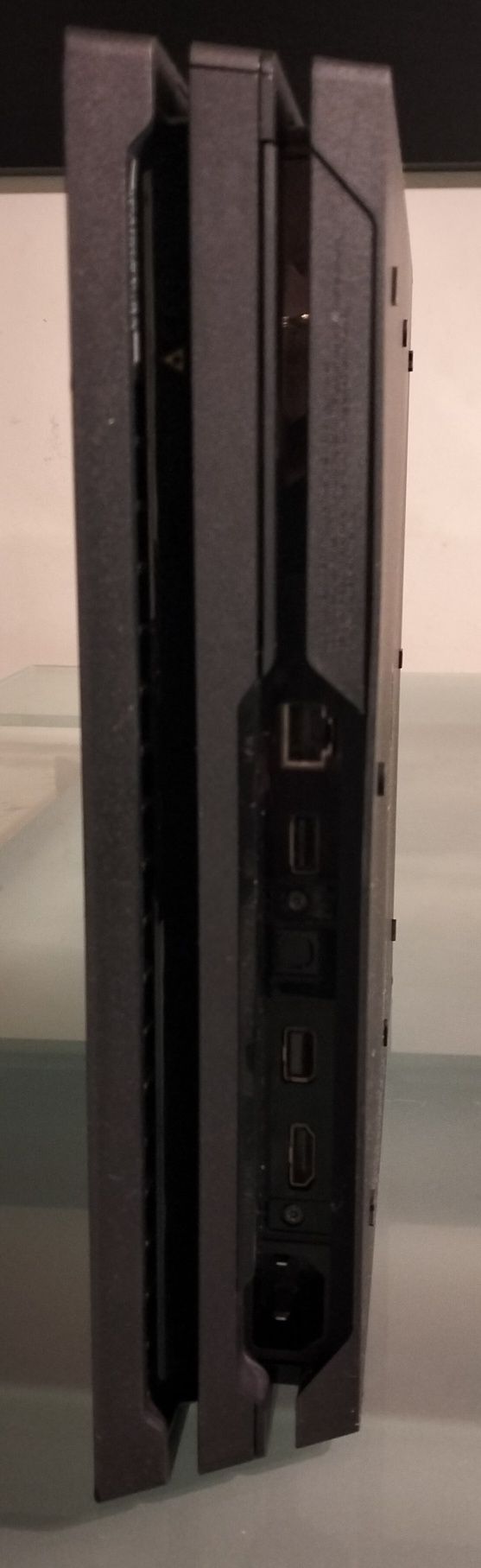 Ps4 Pro com comando, camera e 2 jogos