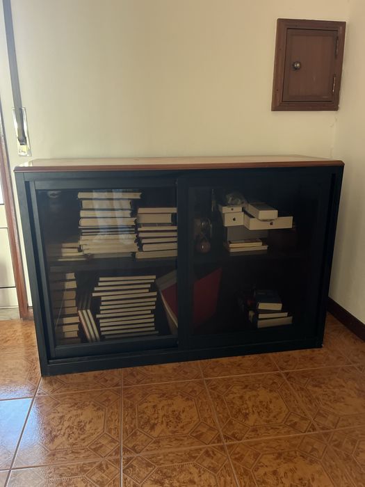 Movel com portas de correr