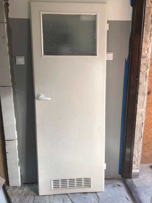 Drzwi Białe Przeszklone – Idealne na Działkę lub do Piwnicy