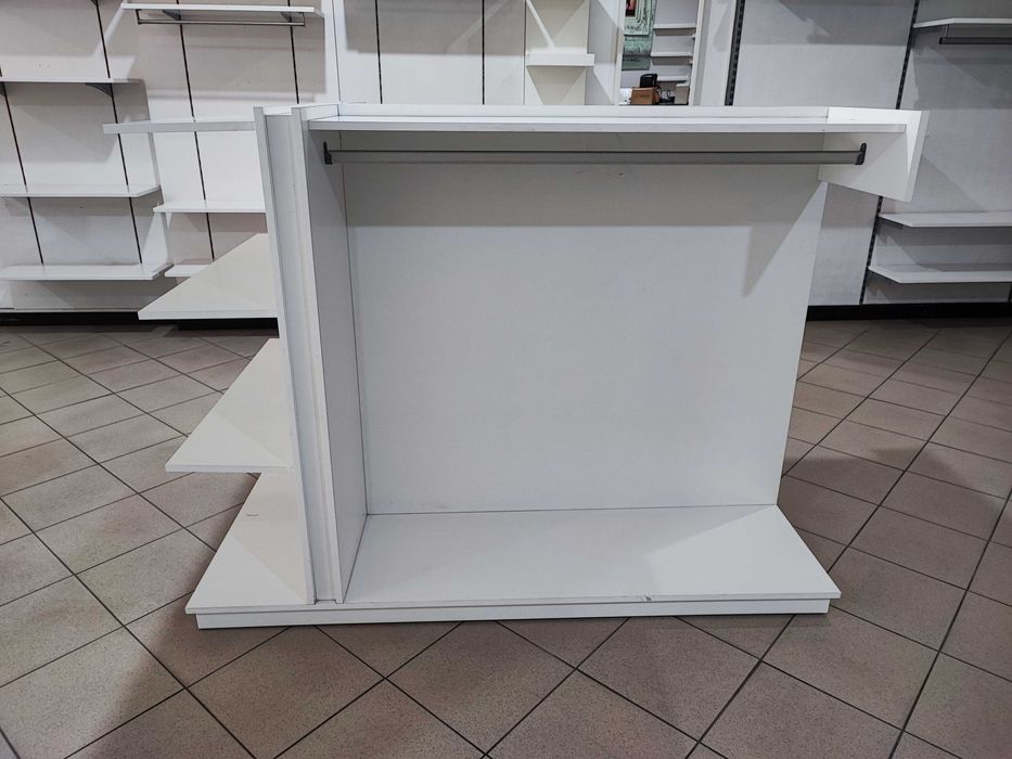 Expositor para loja, com rodas