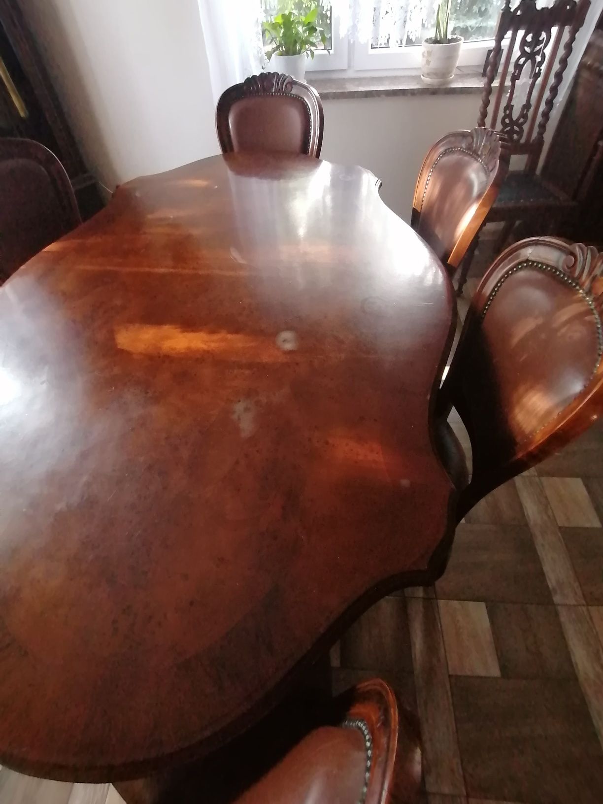 Sprzedam stół z 6 krzesłami antyk