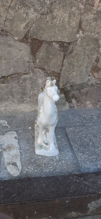 Статуэтка  лошадь и олень 2предмета смотрите фото