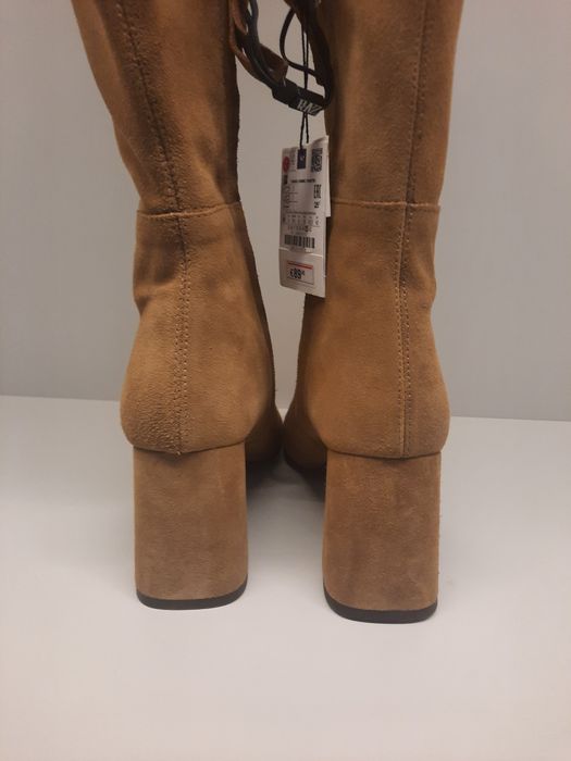 Botas altas em camurça camel da Zara NOVAS (com etiqueta)