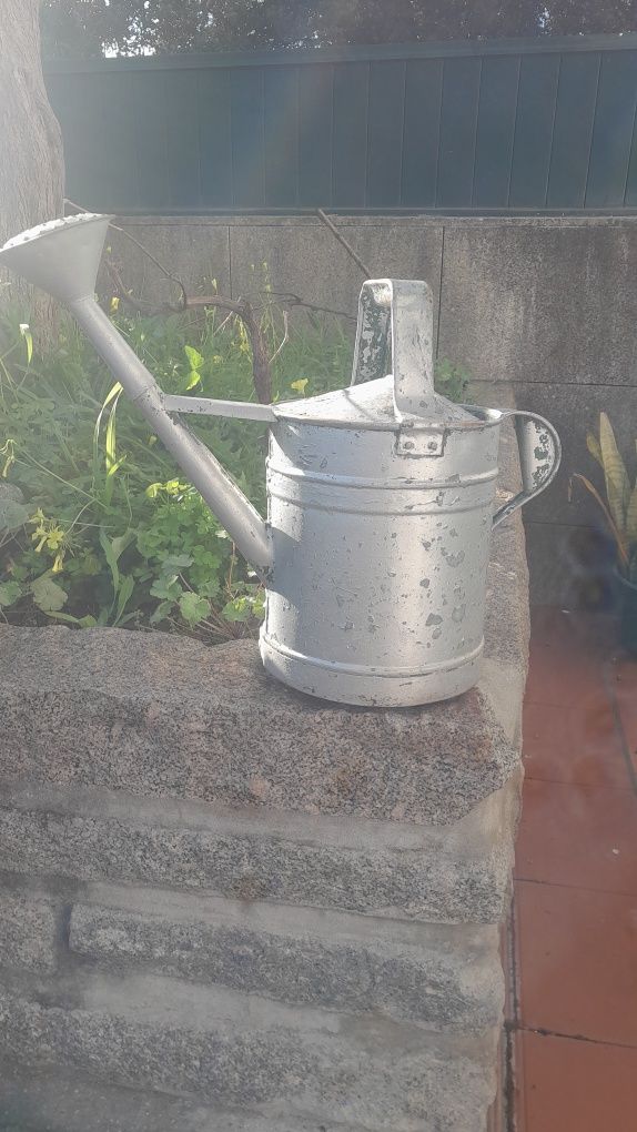 Regador antigo vintage