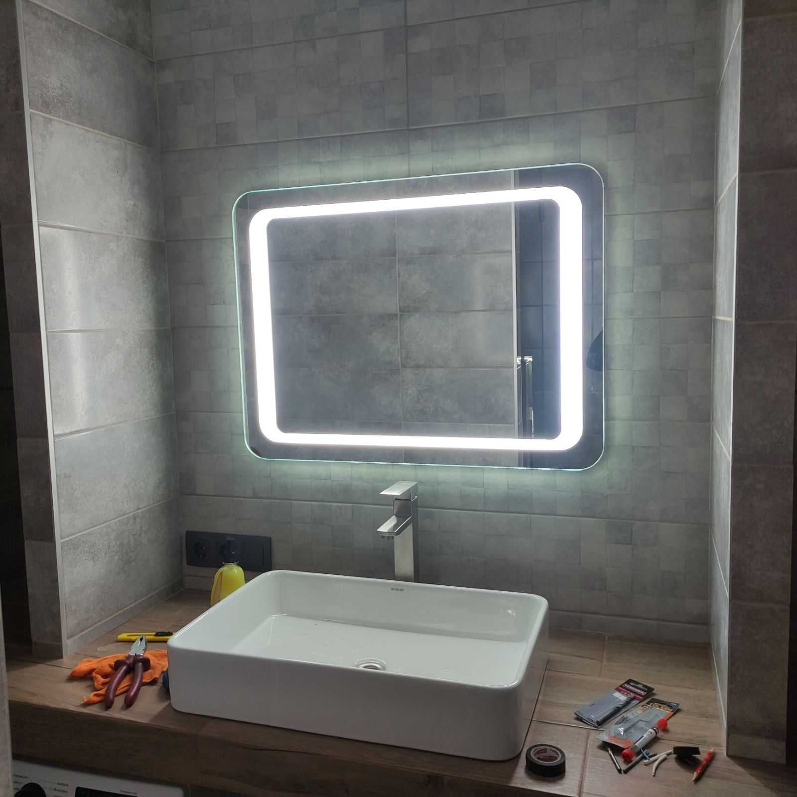 Влагостойкое зеркало с LED подсветкой в ванную комнату