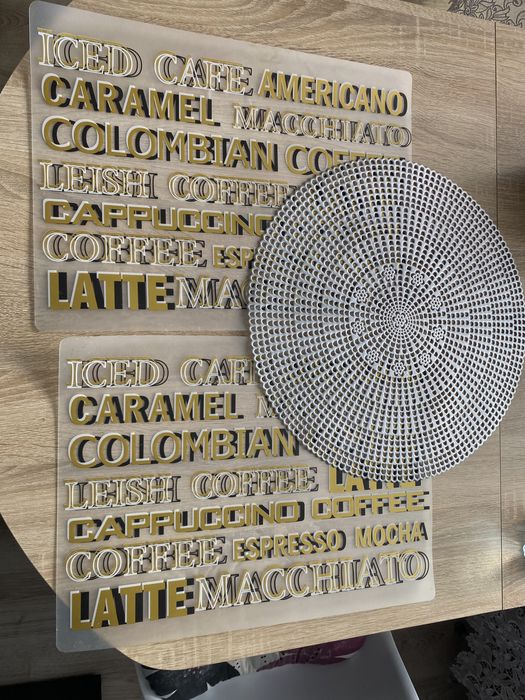 Zestaw trzech podkładek na stół - używane ale stan bardzo dobry