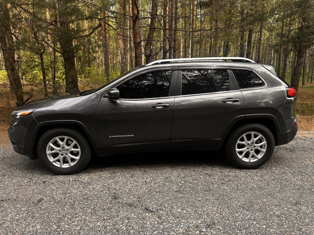 Продам Jeep Cherokee