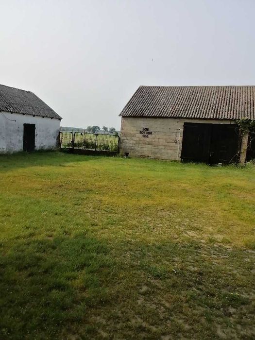 siedlisko na wsi w dobrej spokojnej lokalizacji