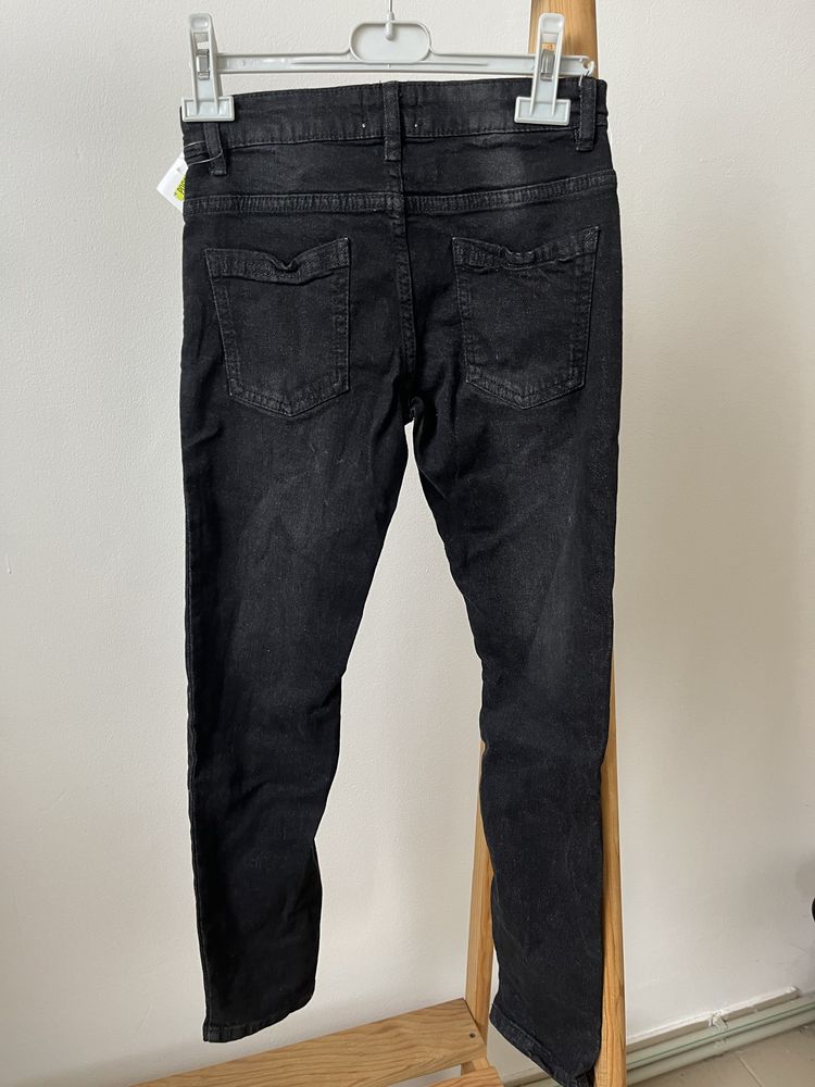 Чорні джинси для хлопця 140 завужені штани скіні