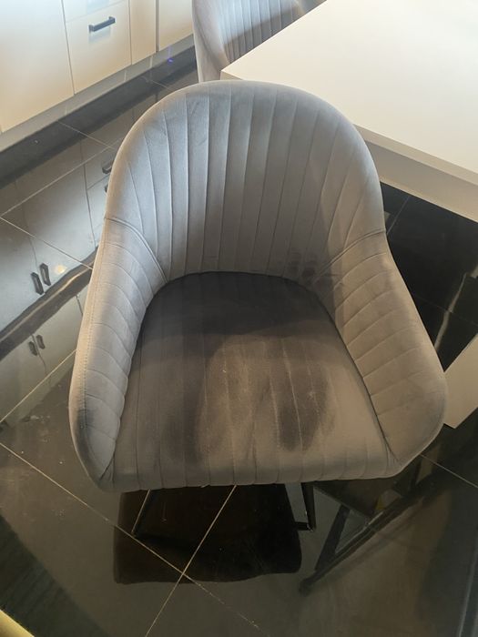 Komplet mebli kuchennych z krzeslami jak nowy