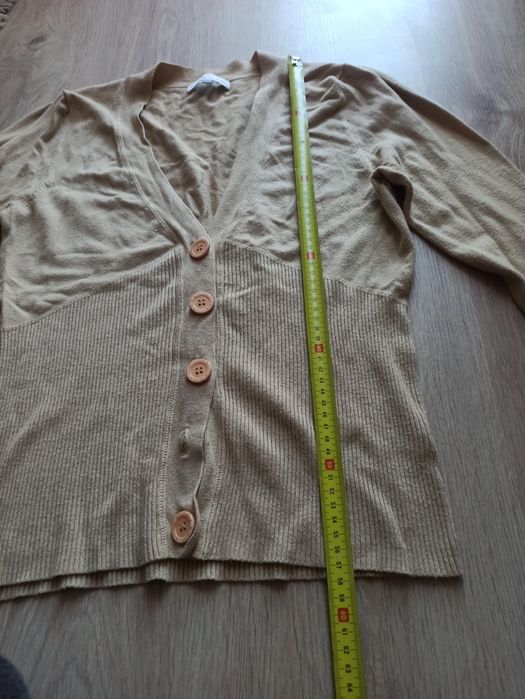 Sweter na guziki damski.