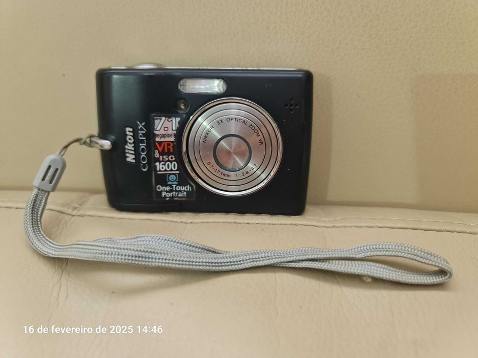 máquina fotográfica e de filmar - NIKON - Nº 7