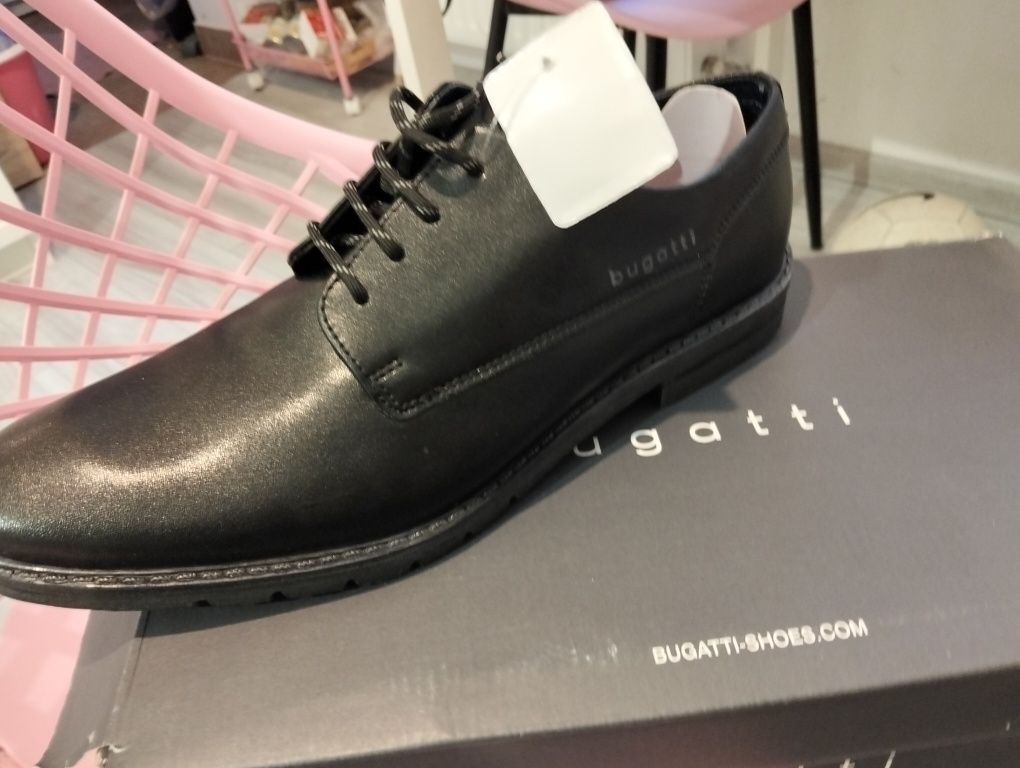 Nowe buty wyjściowe Bugatti 44