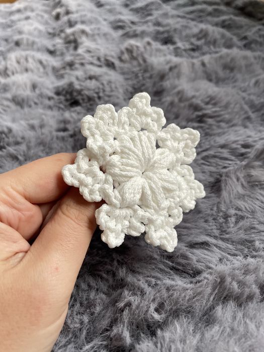 Szydełkowa śnieżynka - gwiazdka na choinkę