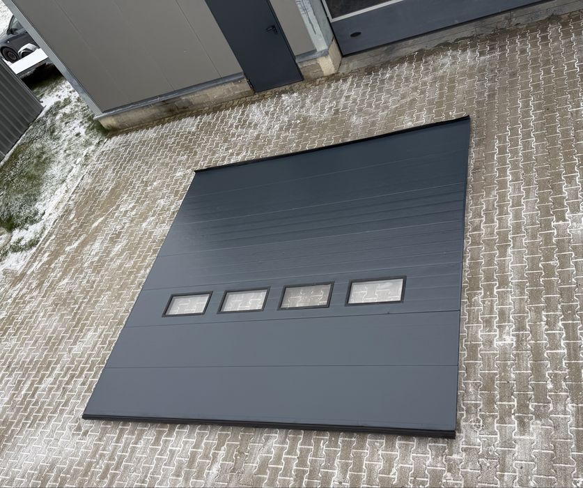 Brama 440 x 420 panelowa segmentowa garażowa przemysłowa rolowana