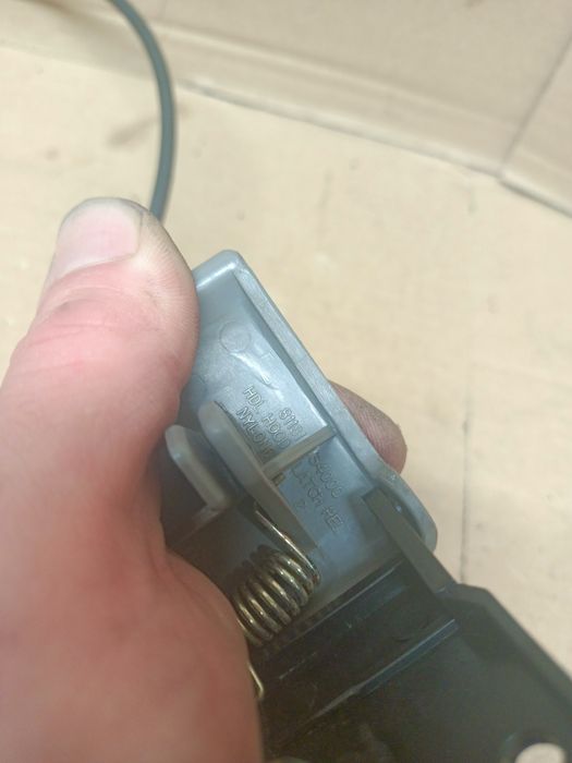 Rączka dźwignia linka otwierania maski KIA Sorento I 02-06r Europa