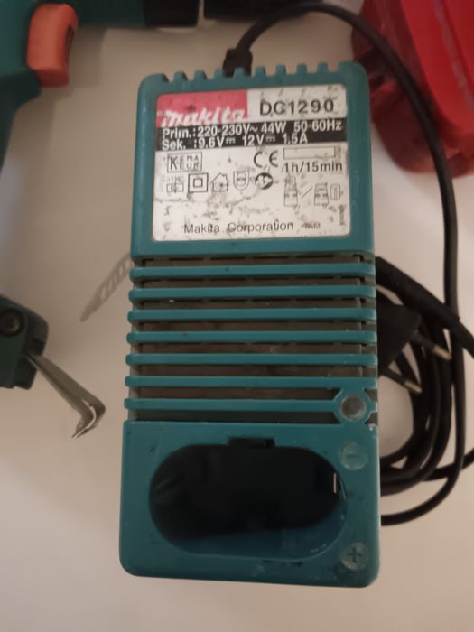 Ładowarka makita DC1290 plus wkrętarka gratis