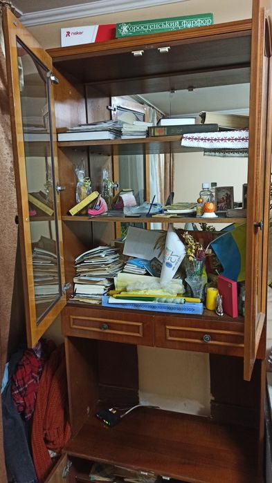 Шафа+телевізор Sony ,можливо комусь пригодиться