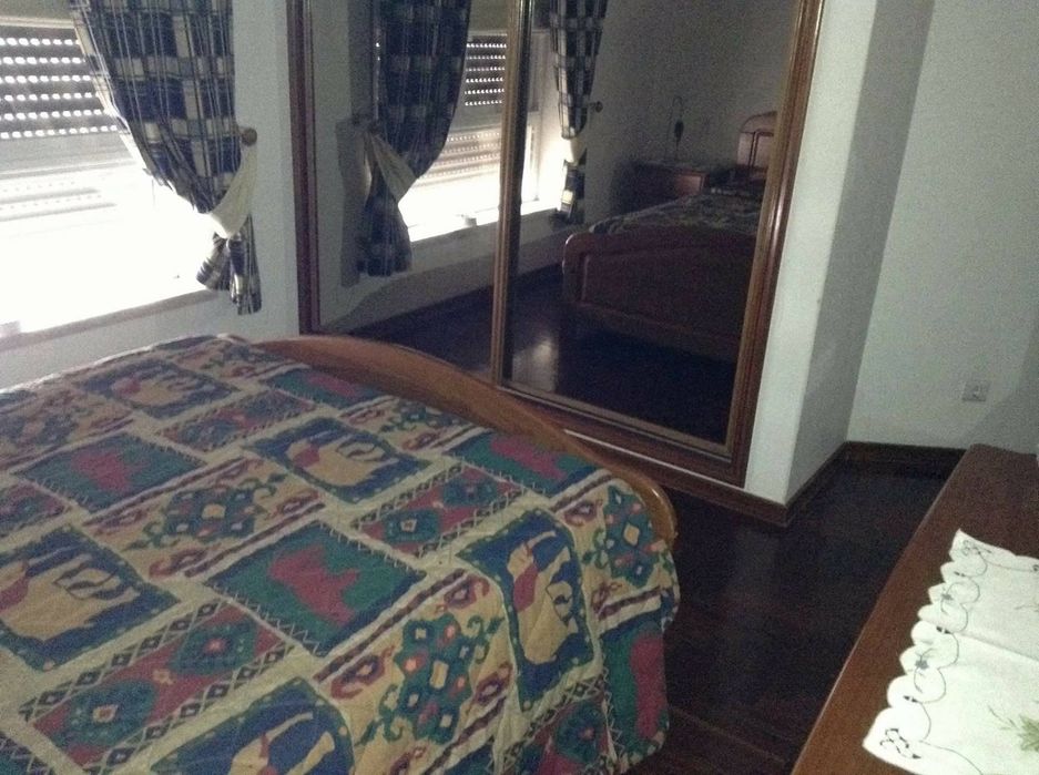 Alugo quarto com wc privado