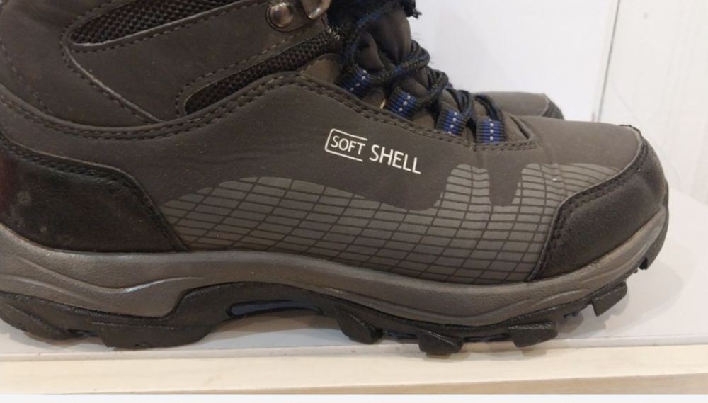 Продам подростковые ботинки  Мountain Warehouse.Размер 36. WATERPROOF