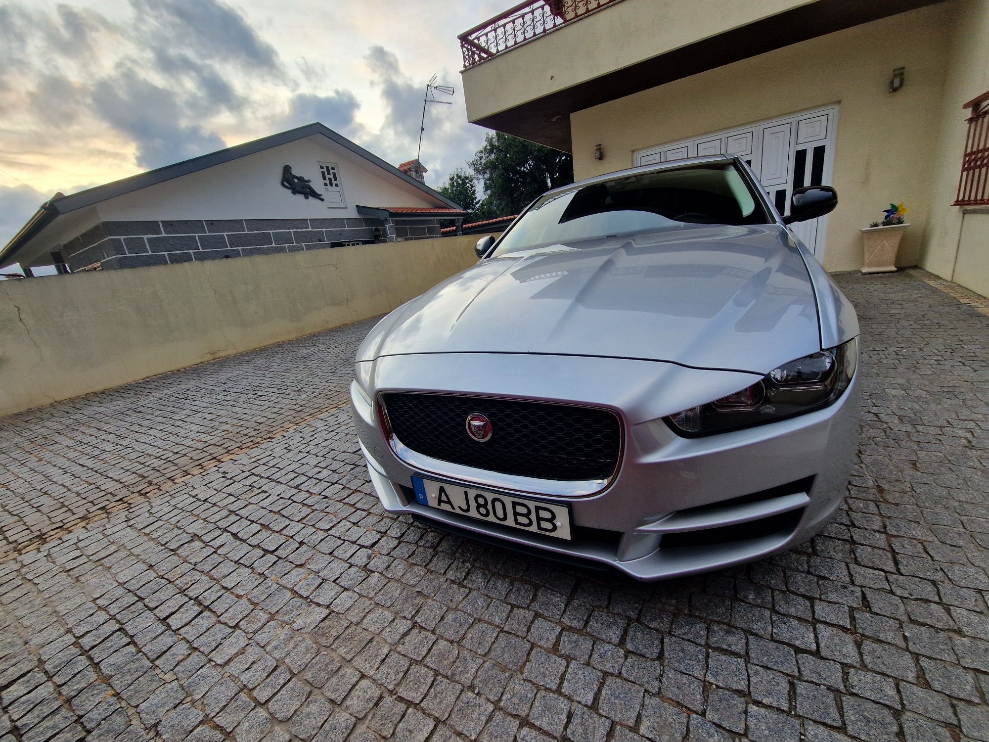 Vendo jaguar xe de 2018