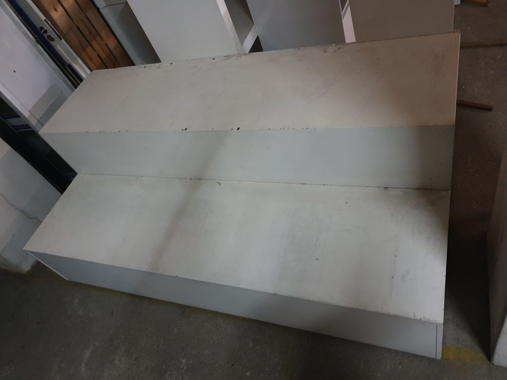 Movel usado em escada