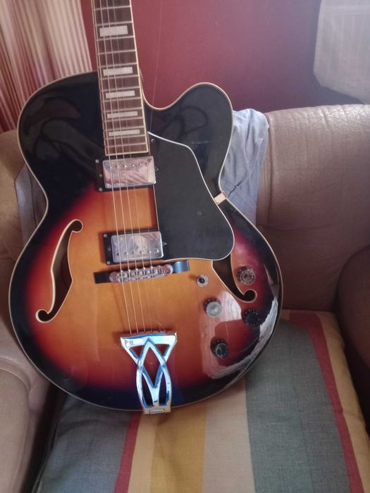 Guitarra elétrica hollowbody Ibanez Artcore AF75