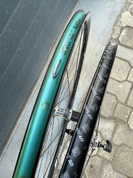 Koła DT Swiss Spline 700c 28” Centerlock Sztywne Osie Shimano Komplet