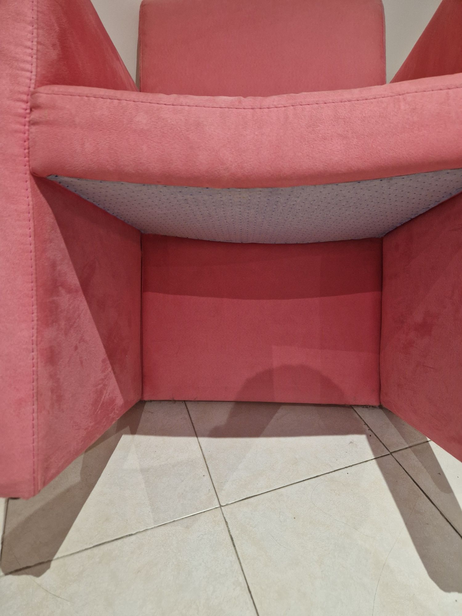 Vendo cadeirão rosa como novo e cadeira de secretária