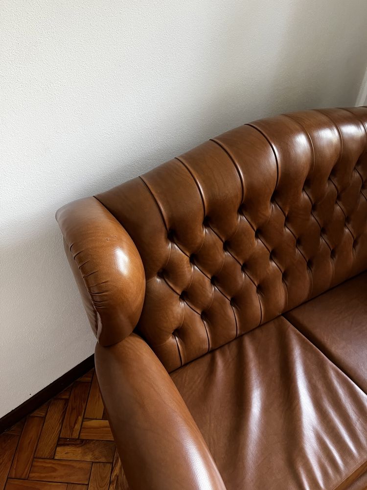 Sofá-cama Chesterfield em pele genuína 2 lugares em tom castanho