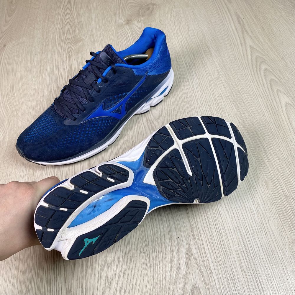 Mizuno wave rider 23