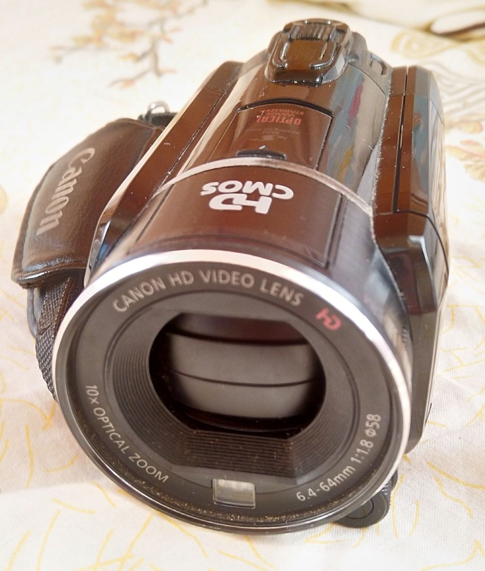 Відеокамера Canon HF S21