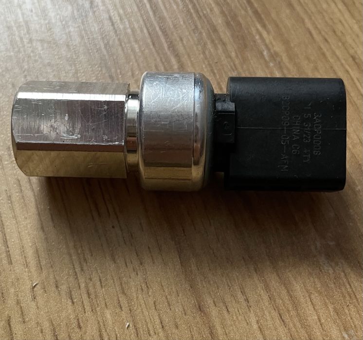 Датчик тиску кондиціонера VAG