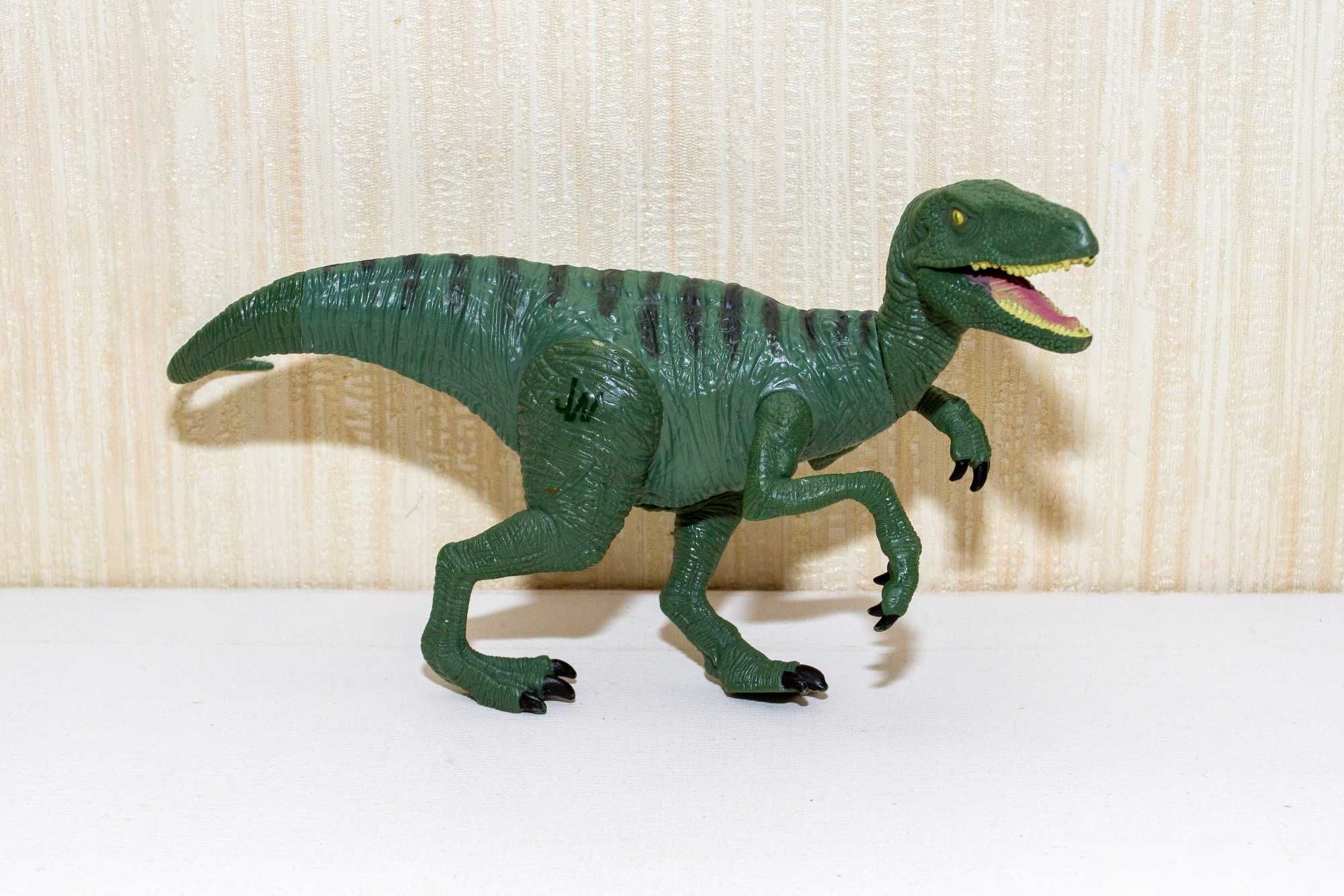 Фигурка динозавра бренда Hasbro