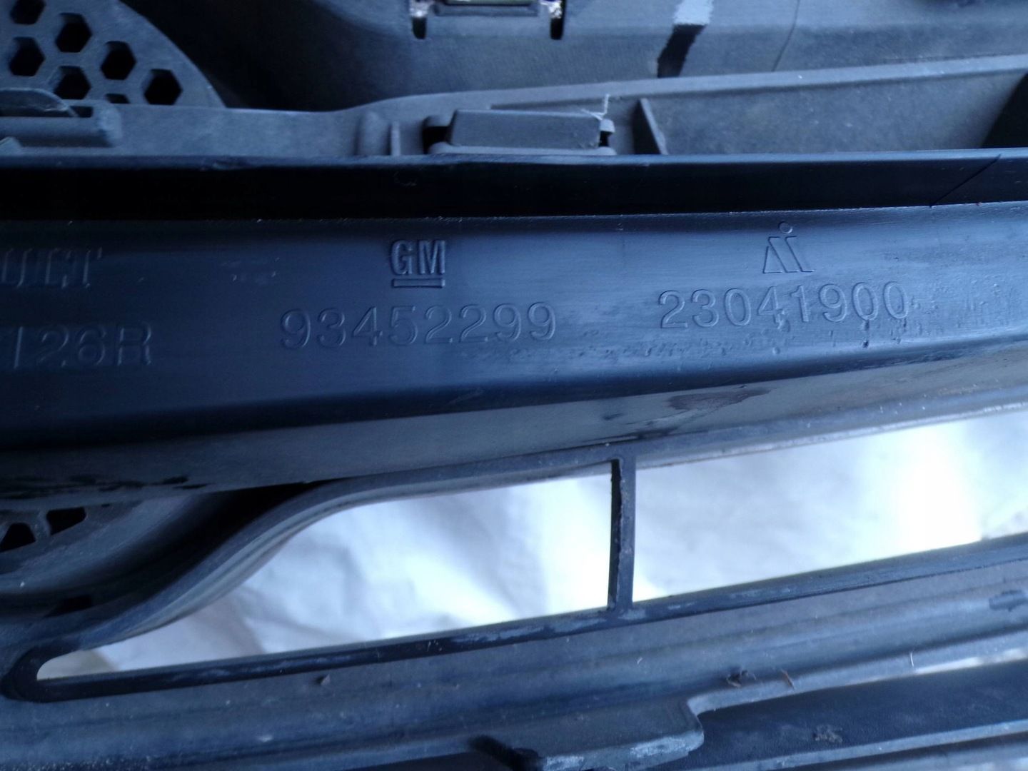 GRILL ATRAPA OPEL VIVARO B 93452300