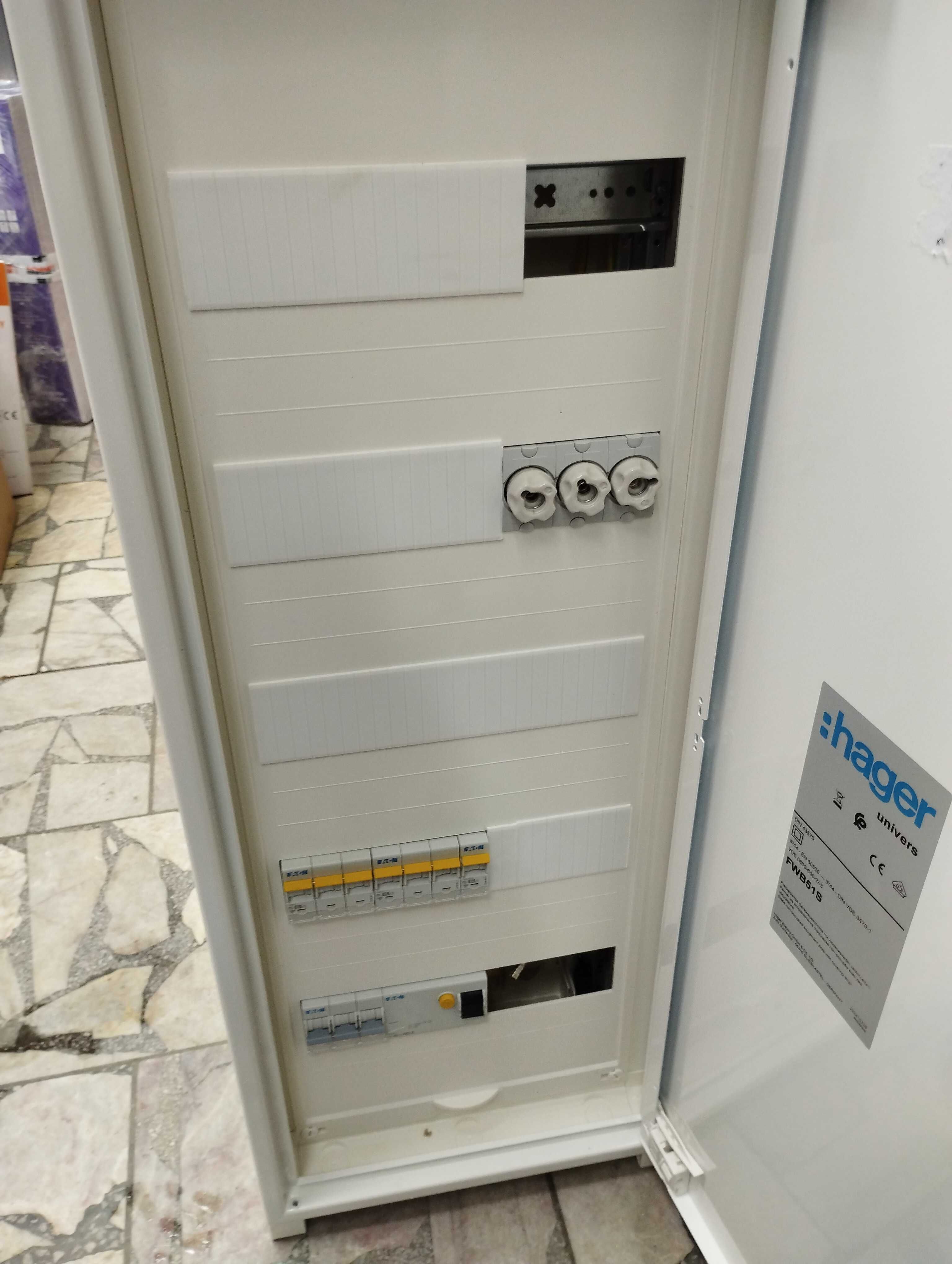 Skrzynka hager FWB51 5x12 z osprzętem