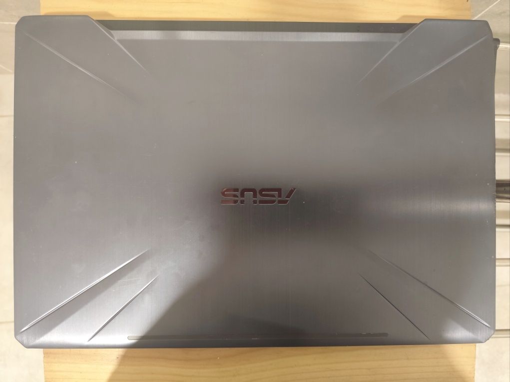 Portátil ASUS TUF Gaming FX504 Series