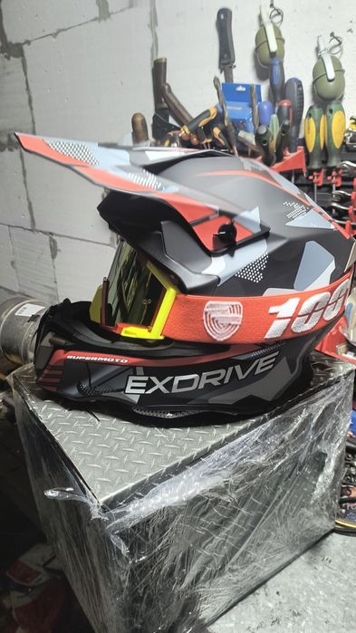 Продам ендуро шолом з очками