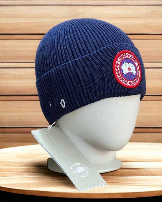 Шапка Canada Goose чоловіча чорна і синя шапка канала гес чорна і синя